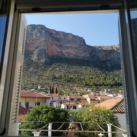 Apartamento Sunny Cozy House With Grand Courtyard Leonídion Exterior foto
